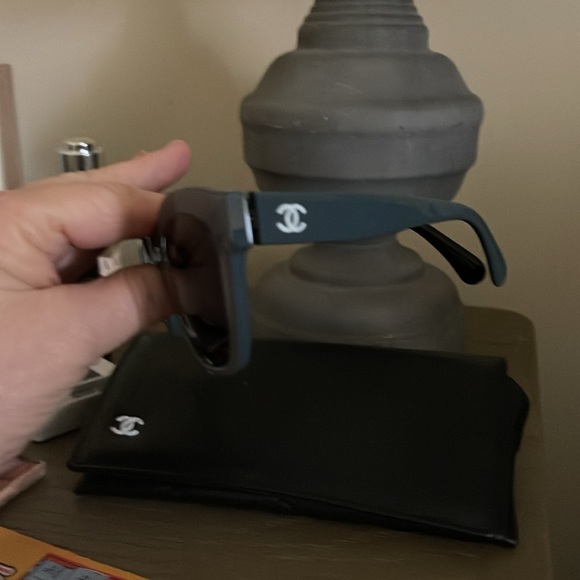 Chanel sunglasses for your own prescription only wore a couple of times - Picture 6 of 7